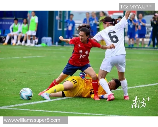 老将重返绿茵场足球明星队伍再聚首展现传奇风采 老将重返绿茵场足球明星队伍再聚首展现传奇风采