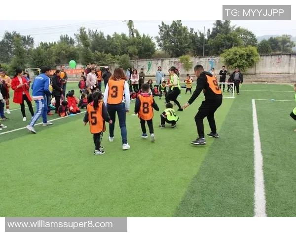 足球明星孩子们的精彩瞬间视频合集展现童趣与运动天赋 足球明星孩子们的精彩瞬间视频合集展现童趣与运动天赋