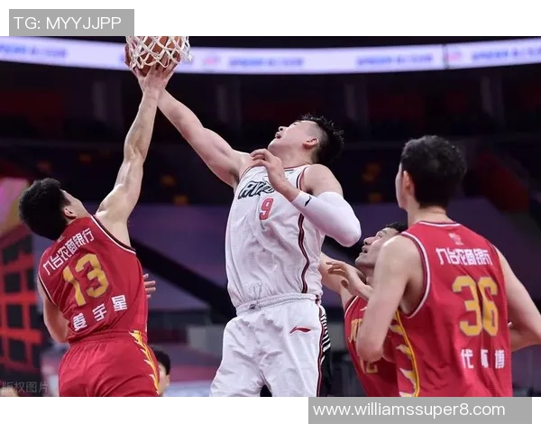 重庆篮球队与上海篮球队赛后复盘分析两队状态及表现亮点