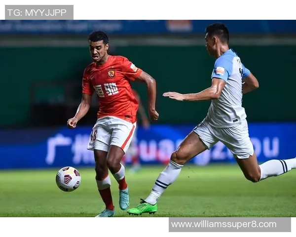 足球热议：广州足球队的比赛经验争议